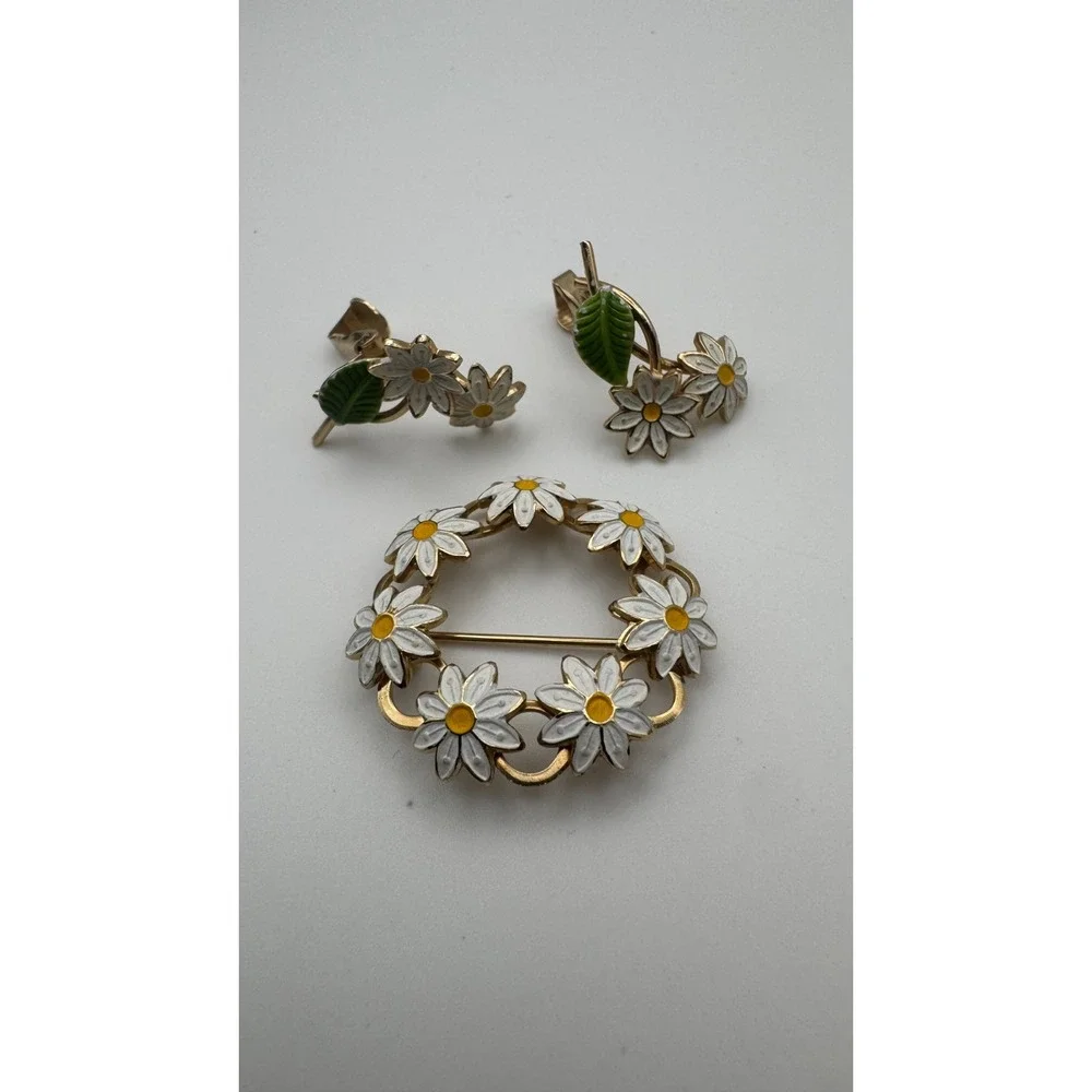 Vintage Daisy Brooch Earrings Set White Enamel  Flower Wreath Pin